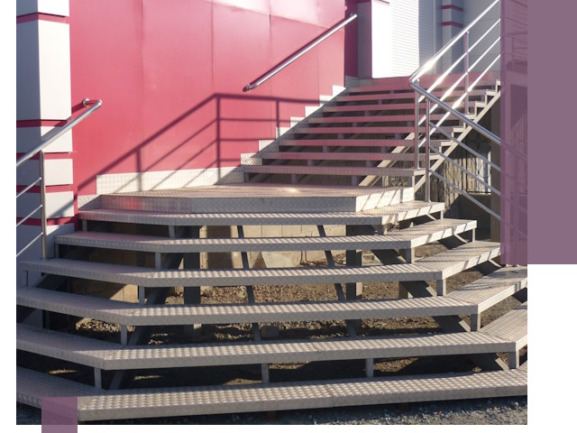 Лестницы для магазина в Таре — изготовление и монтаж