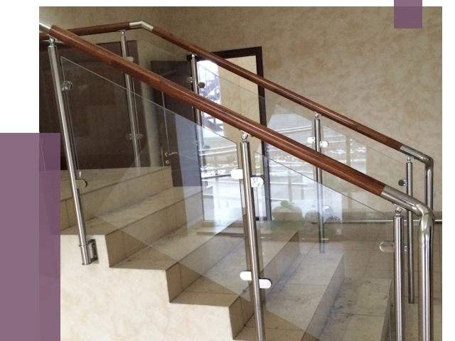 Комбинированные перила из металла и дерева в Таре