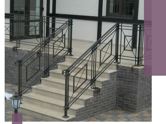 Перила для крыльца в Таре — монтаж, изготовление и установка