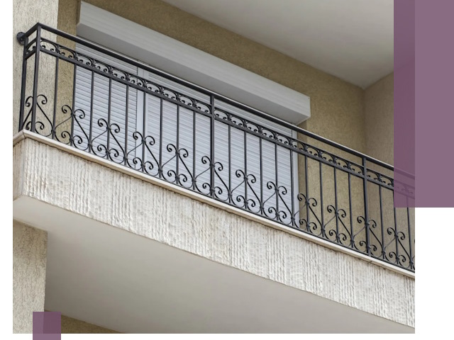 Балконные ограждения из металла и стекла в Таре для домов
