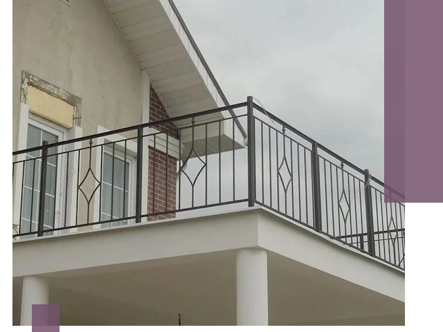 Изготовление балконных ограждений в Таре из металла и стекла